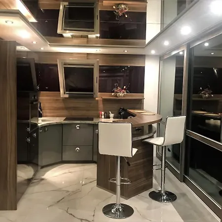 Rna Wiejska Glassy Apartment Warschau